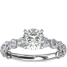 新款 （1 1/3 克拉总重量）Selene 钻石铂金订婚戒指